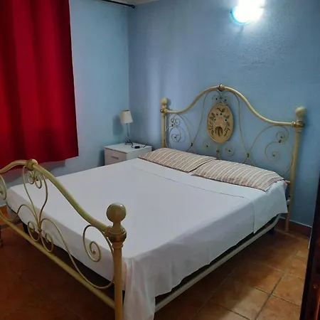 Lägenhet La Terrazza Sul Mare Olbia